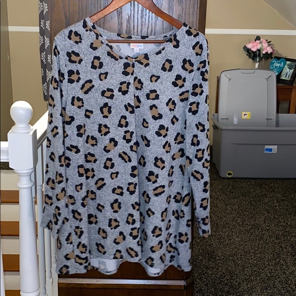 LuLaRoe Tops - Leopard/Cheetah Lularoe Elizabeth